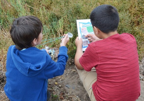 Estuary Explorers 10.24.11 018_crop two students participating in Estuary Explorers program